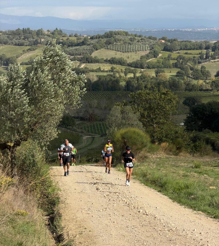 Lisa Rocco durante i 30 km della Nobile Lunga alla Montepulciano Run